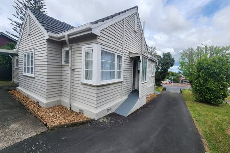 Photo of property in 2/14 Great South Road, Manurewa, Auckland, 2102