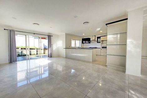 Photo of property in 15 Kouras Place, Flat Bush, Auckland, 2016