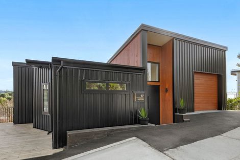 Photo of property in 17 Luxton Place, Mount Pleasant, Christchurch, 8081