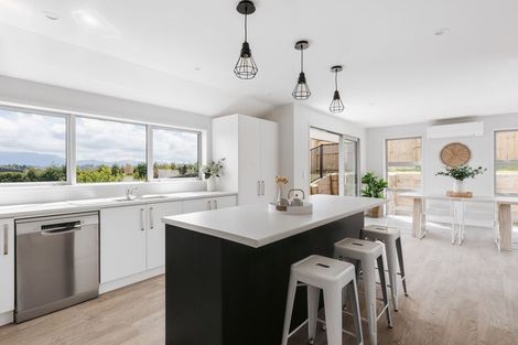 Photo of property in 14 Anglers Way, Omokoroa, 3114
