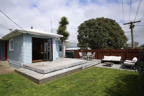 Photo of property in 13 York Crescent, Westown, New Plymouth, 4310