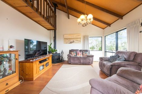 Photo of property in 16 Woodhouse Place, West Harbour, Auckland, 0618
