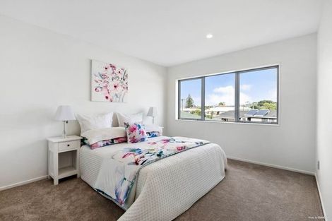 Photo of property in 8a Karamu Street, Te Atatu Peninsula, Auckland, 0610