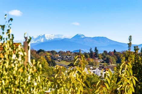 Photo of property in 16 Harvey Street, Waipahihi, Taupo, 3330