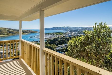 Photo of property in 20a Kahu Road, Paremata, Porirua, 5024