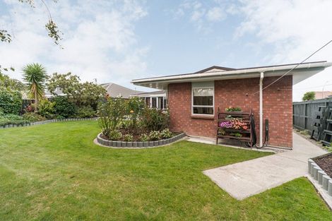 Photo of property in 98 John F Kennedy Drive, Milson, Palmerston North, 4414