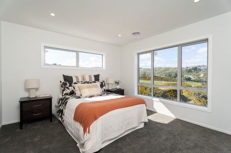 Photo of property in 9 Pine Hill Rise, Glenside, Wellington, 6037