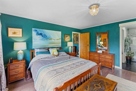 Photo of property in 43 Pehi Kupa Street, Waikanae, 5036