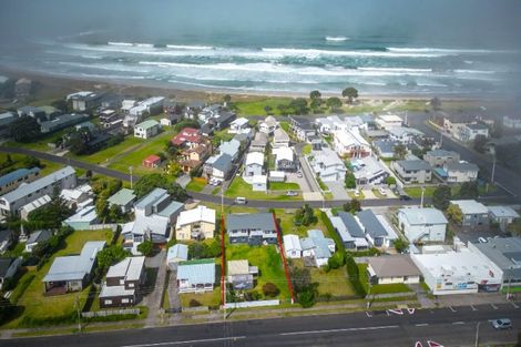 Photo of property in 320 Ocean Road, Whangamata, 3620