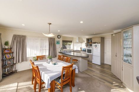 Photo of property in 44 Peter Hall Drive, Kelvin Grove, Palmerston North, 4414