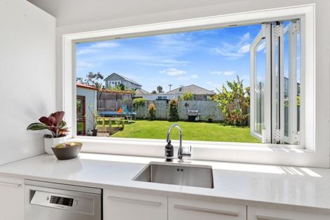 Photo of property in 8 Creamer Avenue, Belmont, Auckland, 0622