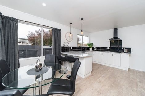 Photo of property in 9 Hinau Place, Cloverlea, Palmerston North, 4412