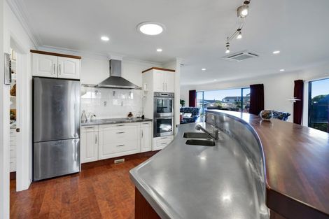 Photo of property in 3 Karina Road, Merrilands, New Plymouth, 4312