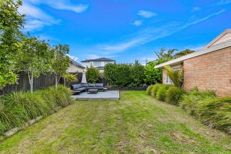 Photo of property in 2/8 Crewe Close, Albany, Auckland, 0632