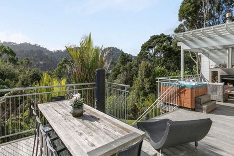 Photo of property in 4 Helios Place, Titirangi, Auckland, 0604