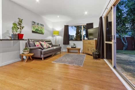 Photo of property in 2/30 Manu Place, Pinehill, Auckland, 0632