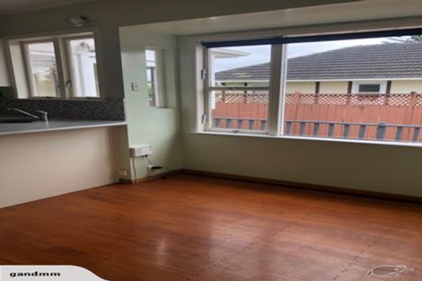 Photo of property in 90 Gloria Avenue, Te Atatu Peninsula, Auckland, 0610