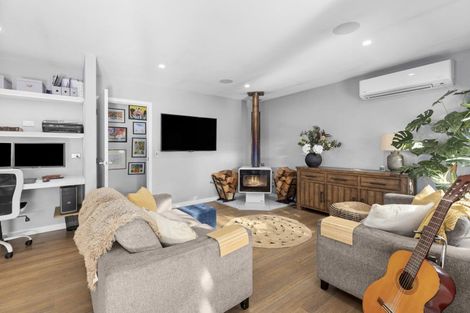 Photo of property in 10 Snowberry Street, Albert Town, Wanaka, 9305