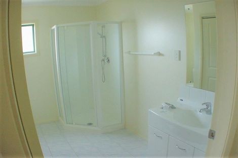 Photo of property in 9d Edgecombe Street, Newlands, Wellington, 6037