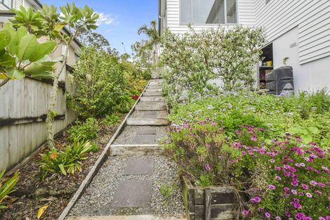 Photo of property in 114 Fairview Avenue, Fairview Heights, Auckland, 0632
