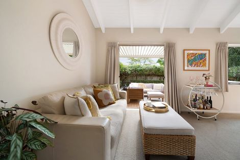 Photo of property in 6 Graven Court, Henderson, Auckland, 0612