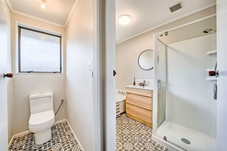 Photo of property in 21f1- Roband Crescent, Brown Owl, Upper Hutt, 5018