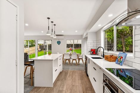 Photo of property in 17 Malmo Place, Massey, Auckland, 0614