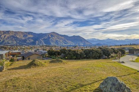 Photo of property in 7 Karearea Rise, Wanaka, 9305
