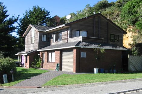 Photo of property in 2a Bushland Grove, Paparangi, Wellington, 6037
