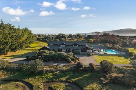 Photo of property in 2 Otaihanga Road, Paraparaumu Beach, Paraparaumu, 5032