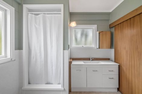 Photo of property in 30a Geoffrey Road, Torbay, Auckland, 0630