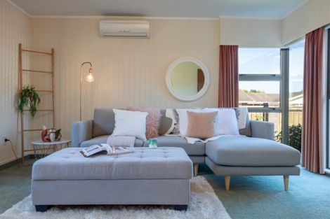 Photo of property in 1 Rewarewa Crescent, Waikanae, 5036