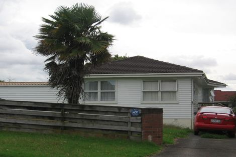 Photo of property in 35 Sunvue Road, Glen Eden, Auckland, 0602
