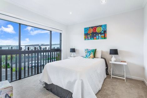 Photo of property in 6 Sacred Kingfisher Road, Hobsonville, Auckland, 0616