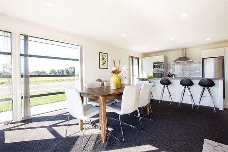 Photo of property in 10 Beveridge Road, One Tree Point, 0118