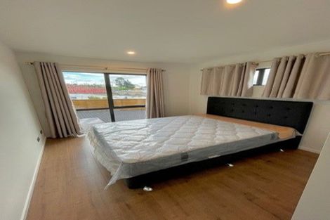 Photo of property in 1 Lawson Creek Street, Massey, Auckland, 0614