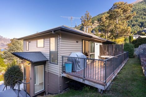 Photo of property in Arno Apartment, 10/8 Mckerrow Place, Sunshine Bay, Queenstown, 9300
