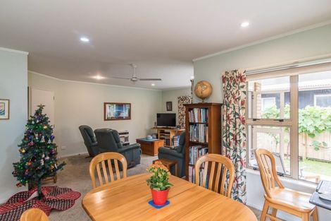 Photo of property in 4 Kaikomako Road, Waikanae, 5036