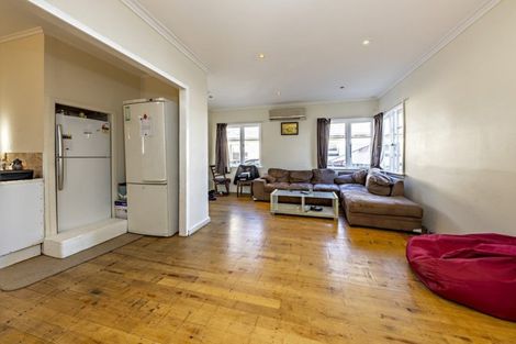 Photo of property in 16 Freyberg Avenue, Papatoetoe, Auckland, 2104