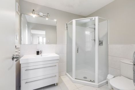 Photo of property in 24 Kittiwake Drive, Schnapper Rock, Auckland, 0632