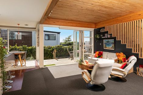 Photo of property in 39b Forrest Hill Road, Milford, Auckland, 0620
