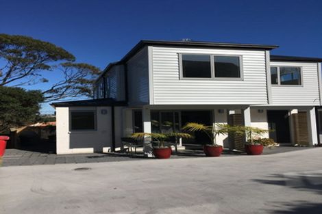 Photo of property in 2d/3 Sunnynook Road, Sunnynook, Auckland, 0620