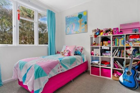 Photo of property in 1/15 Stratford Avenue, Milford, Auckland, 0620