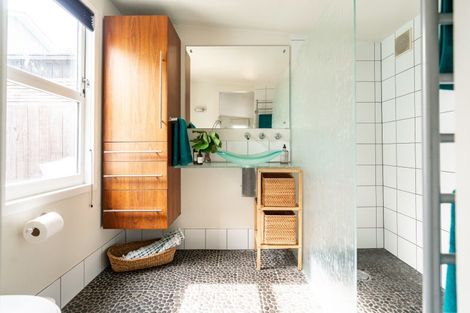 Photo of property in 69 Marine Parade, Seatoun, Wellington, 6022