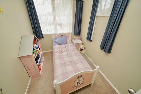 Photo of property in 4 D'urville Place, Kelvin Grove, Palmerston North, 4414