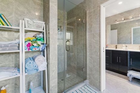 Photo of property in 28 Shah Place, Glen Eden, Auckland, 0602