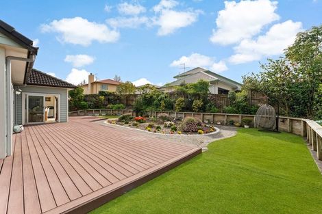 Photo of property in 17 Te Hoe Grove, Pinehill, Auckland, 0632