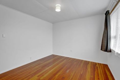 Photo of property in 12 Nikau Street, Inglewood, 4330