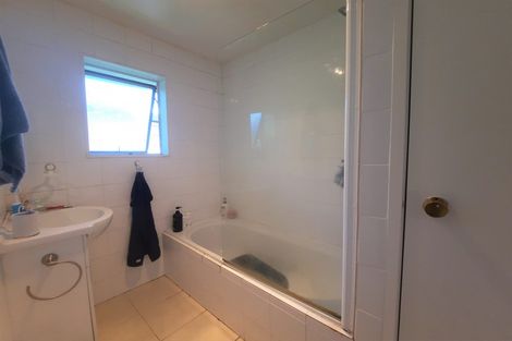 Photo of property in 1/27 Shanaway Rise, Hillcrest, Auckland, 0627