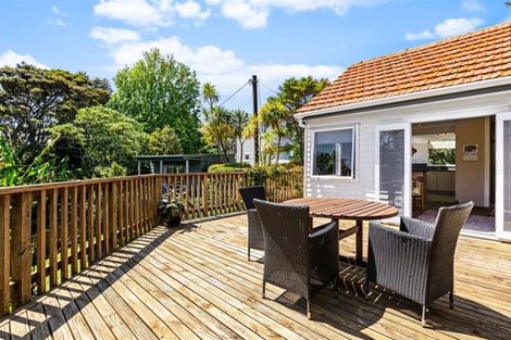 Photo of property in 14 Derwent Crescent, Titirangi, Auckland, 0604